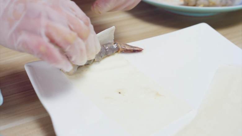 泰式炸虾卷——超简单的美味,用春卷皮包裹住腌制好的虾