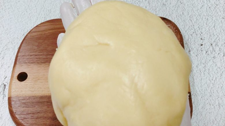 超平整口感佳的糖霜饼干底,很快就能时面粉与黄油融合，成团即可不要过度揉，避免面团起筋。