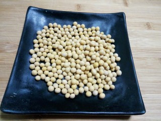 椰蓉豆浆小方,准备干黄豆。