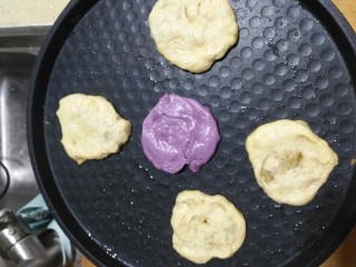 红薯紫薯发面饼,都放锅里，下次放磨具里