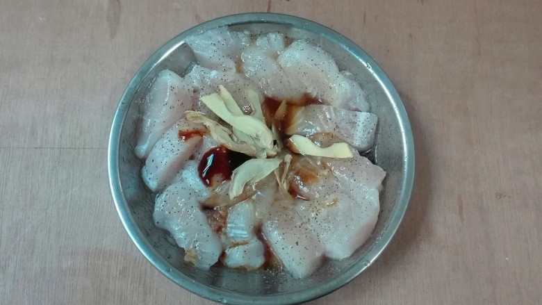 微波炉美食+胡萝卜花巴沙鱼,放姜片