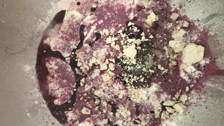 紫薯双色花卷 层数超多,最后放入鲜酵母或干酵母