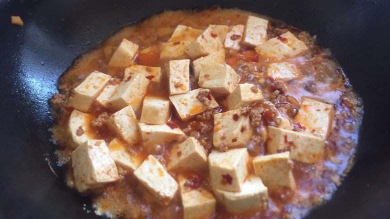 挑战厨房＋荤菜＋肉末豆腐,在加入提前煮好的豆腐，并加入适量的水