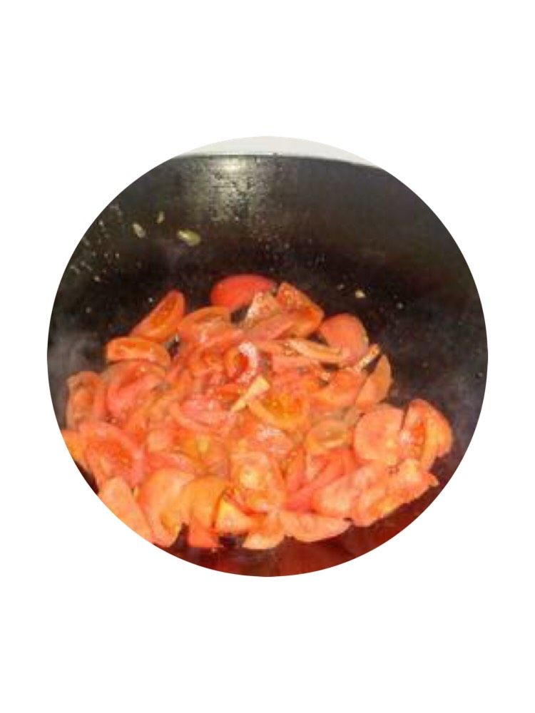 西红柿🍅土豆🥔牛肉,切成小块放锅里炒一下