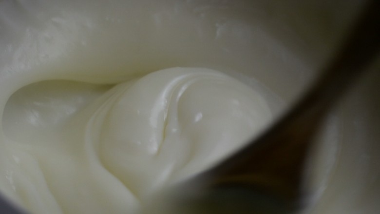 脆皮炸鲜奶,直到形成这种粘稠的糊状
