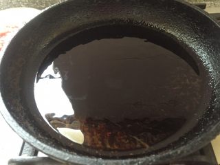 泡椒牛肉丝,锅中放入适量茶油烧热，