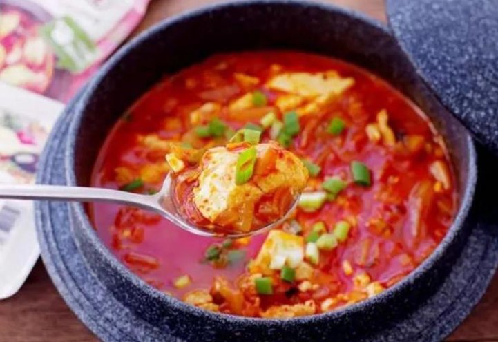 色“诱”你的胃----一碗热乎乎的韩式泡菜锅