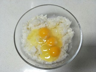 黄金蛋炒饭,加入三个鸡蛋