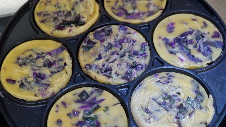 	 粗粮饮食—紫甘蓝玉米早餐饼	 	,单面煎熟即可，表面完全凝固就可以了