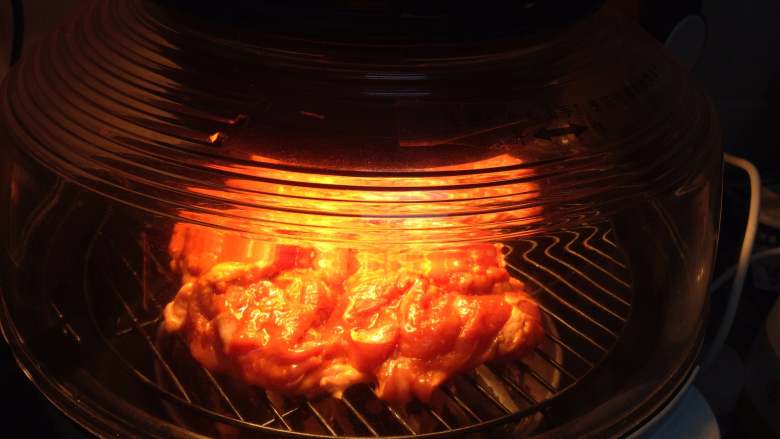 空气炸锅版—奥尔良烤鸡腿,设定程序，温度180度，时间30分钟左右启动程序