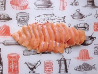 日式鸡胸肉蛋三明治,切成0.8cm宽的厚片