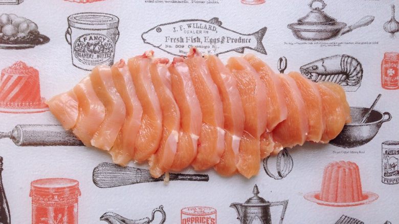 日式鸡胸肉蛋三明治,切成0.8cm宽的厚片