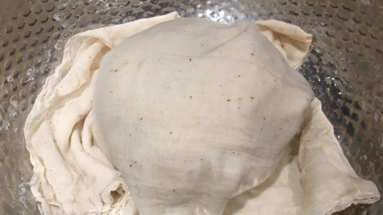 芝麻葱香饼,用干净湿布覆盖醒半小时