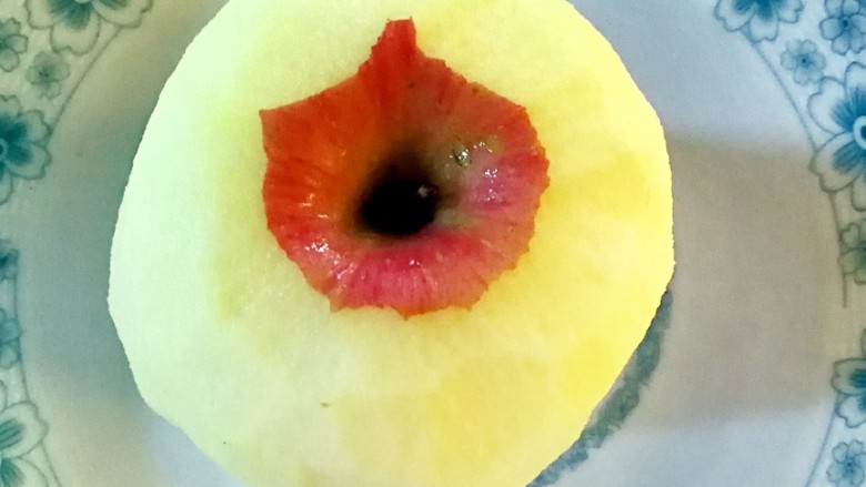 苹果甜甜圈,<a style='color:red;display:inline-block;' href='/shicai/ 591'>苹果</a>洗干净后，去皮