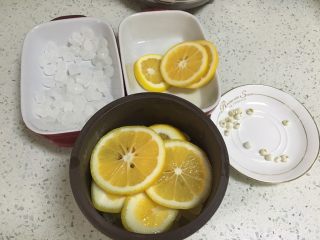 柠檬川贝膏,一层柠檬一层冰糖。