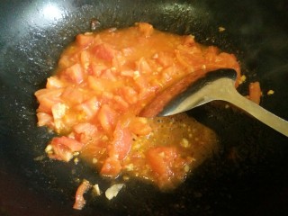 番茄龙利鱼,下番茄，炒化