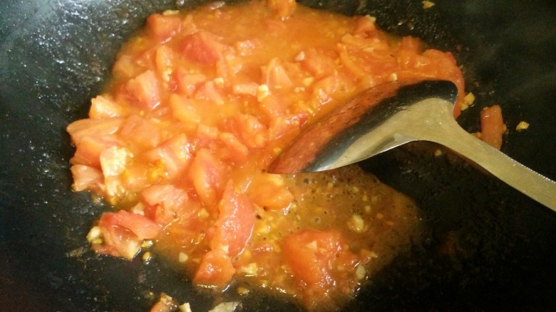 番茄龙利鱼,下番茄，炒化