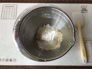 香橙奶酥饼干,一次性倒入糖粉和奶粉。