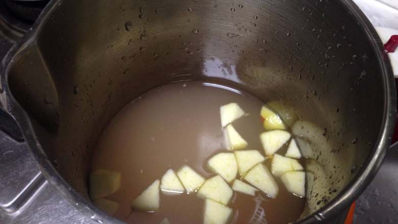 金瓜苹果米糊,加入适量清水