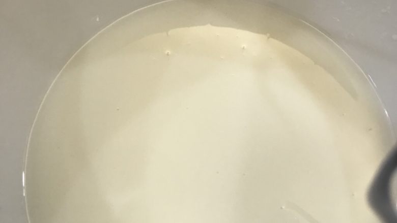 奶牛蛋糕卷,搅拌至奶油混合均匀