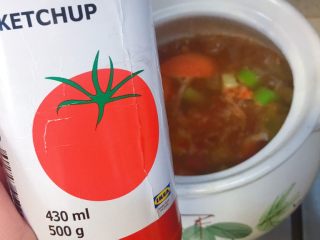 牛肉炖西红柿「高压锅加砂锅省时版」,再加番茄酱，我用的是宜家的，大家可以用番茄沙司，大概15毫升。