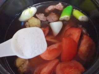 牛肉炖西红柿「高压锅加砂锅省时版」,再加盐，大概6g