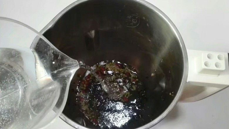 豆浆机美食~繁星点点*黑白芝麻红绿豆黑米糊,放1000毫升的清水