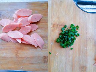 一个人的午餐_西红柿鸡蛋拌面,火腿肠斜着切片，小葱切葱花。