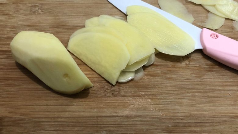 土豆干,切成2mm的厚度