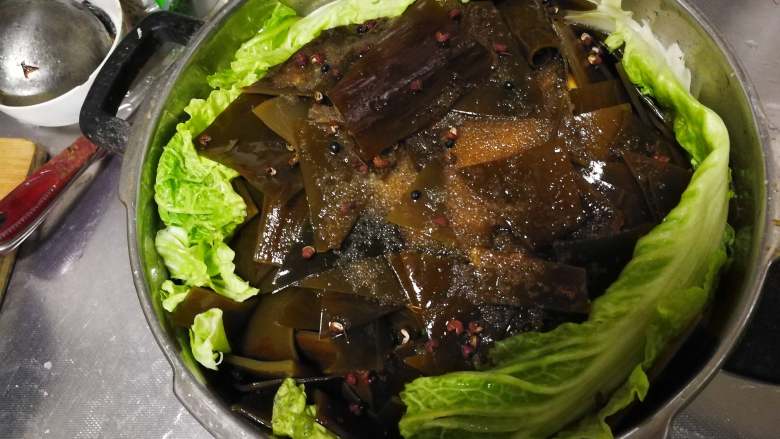 山东传统名吃—博山酥锅,不用另外加水。
