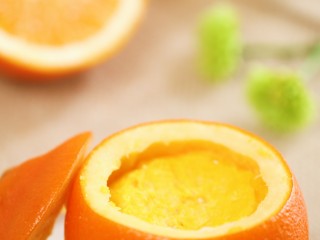 8m+香橙蒸蛋（宝宝辅食）,看着是不是就很诱人呀，橙子的香甜配上蛋黄的营养，好消化又健康，宝宝能吃一整个！