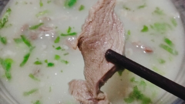 筒子骨羊肉汤,吃肉