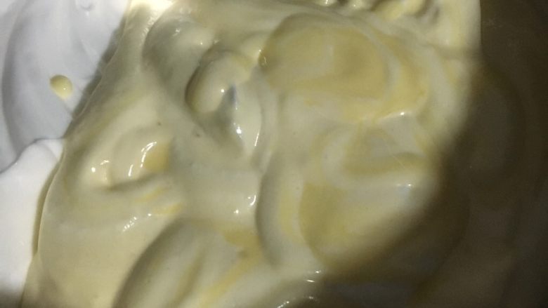 奶酪系列之：奶油奶酪戚风,倒回剩余的蛋白里