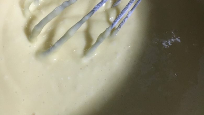 奶酪系列之：奶油奶酪戚风,划一字搅拌至无干粉