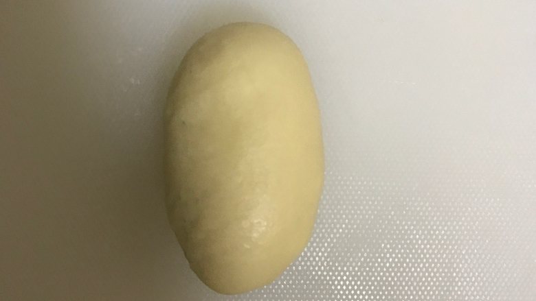 芝麻椒盐牛舌饼（不用醒面，不用揉出膜）,收口向下，整成椭圆形