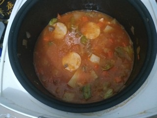 电饭煲-罗宋汤,要保持卷心菜的爽脆度烫一下就可以了。这样就完成了。