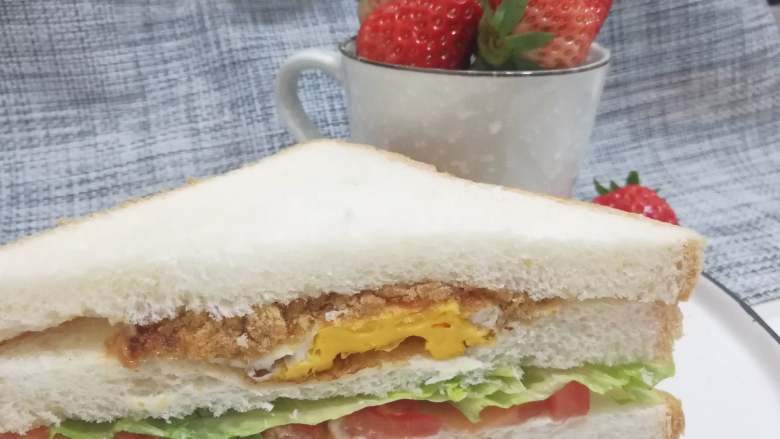 快手早餐三明治,再比如：鸡蛋蔬菜肉松三明治