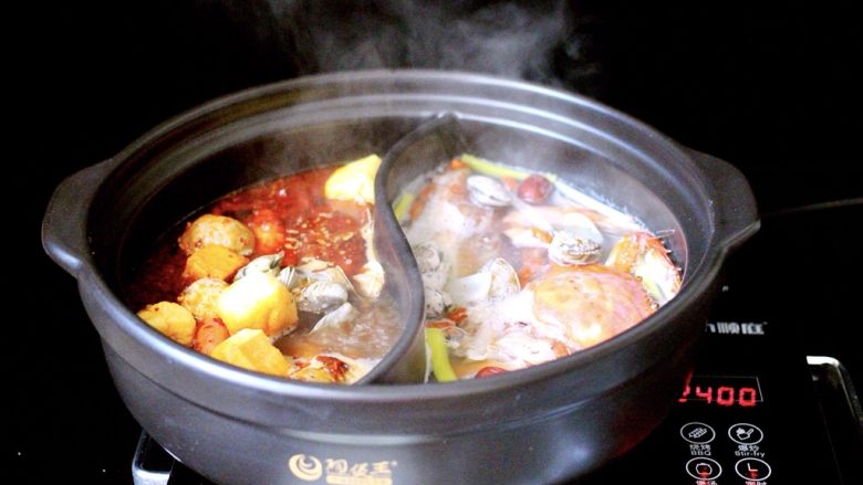 海鲜麻辣鸳鸯火锅,加入自己喜欢吃的食材