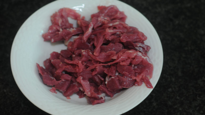咖喱牛肉,<a style='color:red;display:inline-block;' href='/shicai/ 216'>牛肉</a>切片
