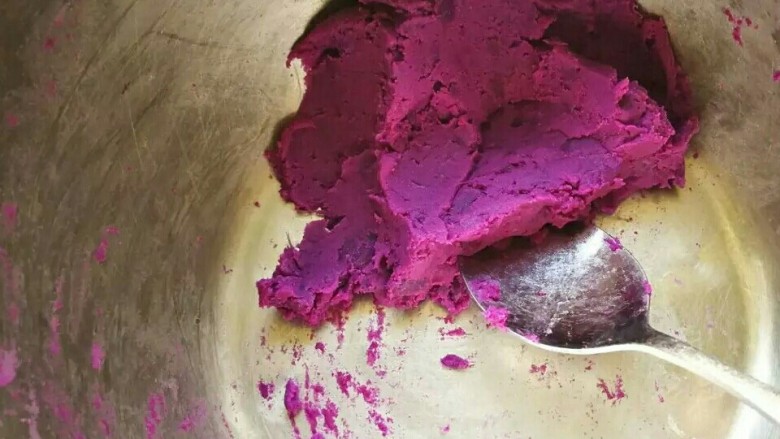 奶酪紫薯球, 混合成能成团的状态。