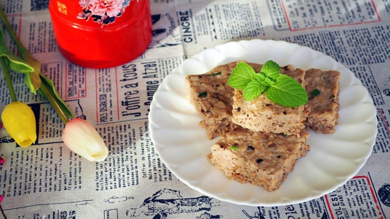 香菇虾米蒸肉饼,香菇虾米肉饼。
还可以把虾米换成马蹄或胡萝卜，做成香菇马蹄肉饼、香菇胡萝卜肉饼，一样好吃，