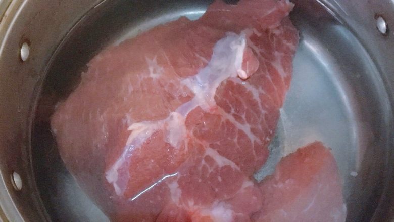 宝宝版 零添加猪肉松,猪肉冷水下锅，焯一下水