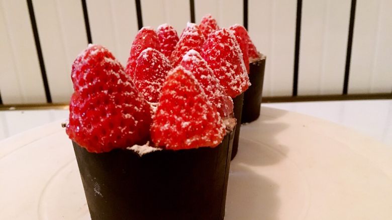 甜美草莓巧克力杯