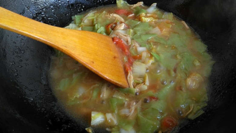鸡丝菠菜揪片,记得推一推，防止粘锅。面片熟了放少许盐即可出锅。