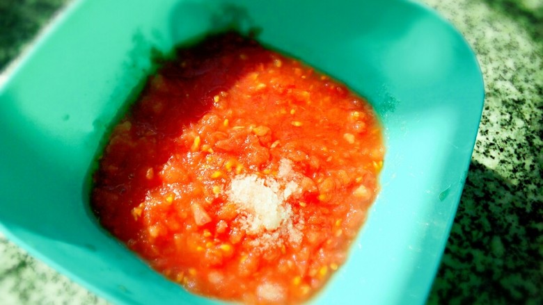 美味早餐西红柿鸡蛋卷,放盐