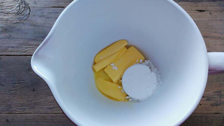 柠檬味罗马盾牌,制作饼干，黄油室温软化倒入糖粉打发