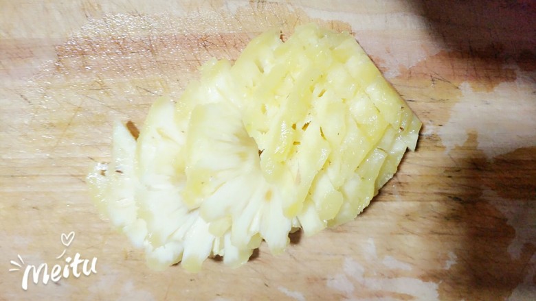 菠萝玉米肠蛋饭,切片