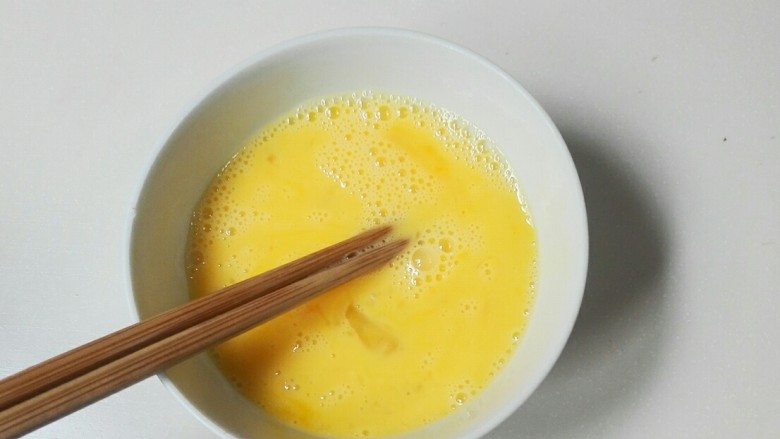 春暖花开~蘑菇蛋汤
 ,用筷子顺时针快速搅拌均匀