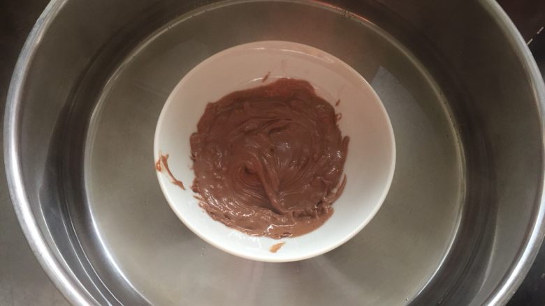 网红脏脏包,发酵的时间我们开始做巧克力甘纳许，50克黑巧克力隔热水融化