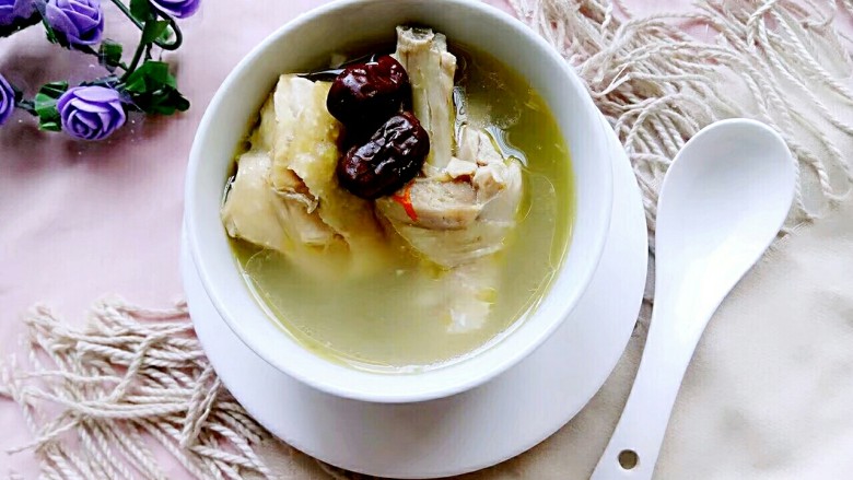 电饭煲+椰子鸡汤,冷冷的天喝上一口鲜甜的汤，舒服😊